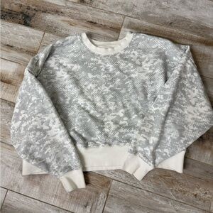 Under Armour Light Gray Camouflage Cropped Sweatshirt